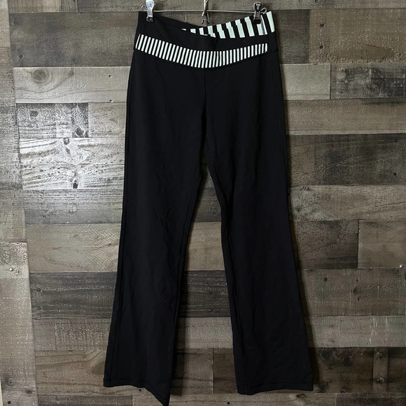 SOLD Lululemon Astro Pants 8 - Picture 2 of 7